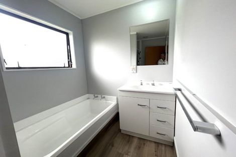 Photo of property in 2 Delta Place, Milson, Palmerston North, 4414