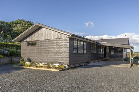 Photo of property in 44b Crosland Road, South Head, 0874