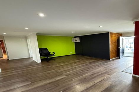 Photo of property in 53 Pomaria Road, Henderson, Auckland, 0610