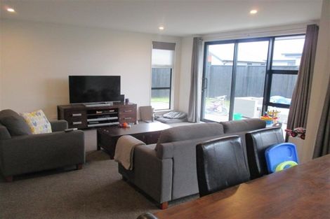 Photo of property in 28 Chatsworth Avenue, Rangiora, 7400