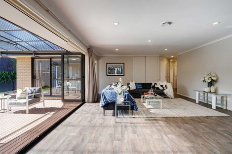 Photo of property in 27 Nimstedt Avenue, Oteha, Auckland, 0632