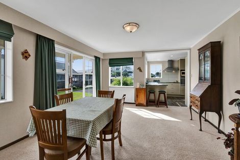 Photo of property in 13 Quin Crescent, Hawera, 4610