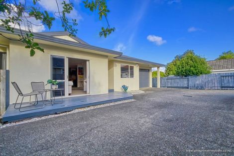 Photo of property in 13a Flanshaw Road, Te Atatu South, Auckland, 0610