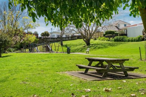 Photo of property in 11 Goods Road, Otumoetai, Tauranga, 3110