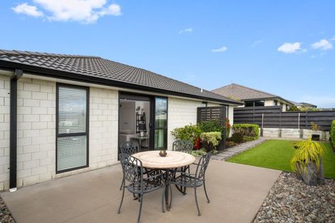 Photo of property in 18 Vista Close, Omokoroa, 3114