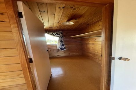 Photo of property in 2 Twin Wharf Road, Herald Island, Auckland, 0618