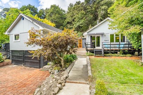 Photo of property in 49 Blue Mountains Road, Pinehaven, Upper Hutt, 5019