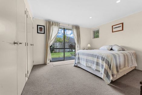 Photo of property in 4 Fairford Avenue, Henderson, Auckland, 0612