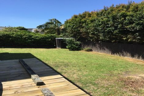 Photo of property in 2/26 Bayview Road, Hauraki, Auckland, 0622