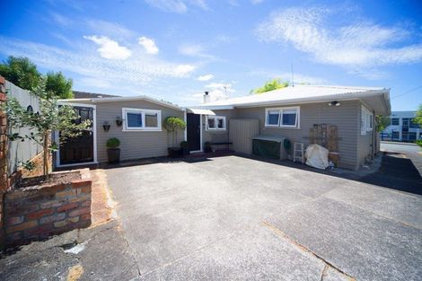 Photo of property in 1/130 Onewa Road, Northcote, Auckland, 0627