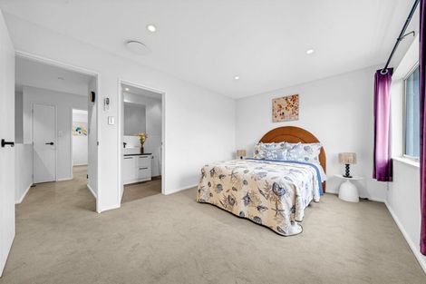 Photo of property in 21 Meritage Lane, Te Atatu South, Auckland, 0610