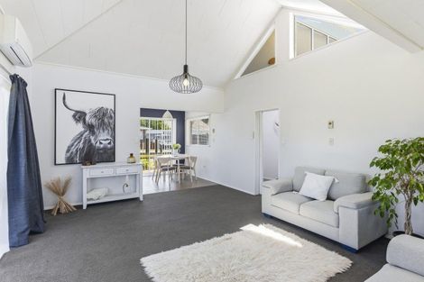 Photo of property in 2 Cypress Grove, Paraparaumu, 5032