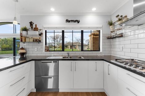 Photo of property in 2 Carlsberg Place, Papamoa Beach, Papamoa, 3118