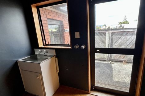 Photo of property in 3 Pahiatua Street, Hokowhitu, Palmerston North, 4410