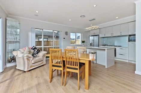Photo of property in 14 Ascension Crescent, Orewa, 0931