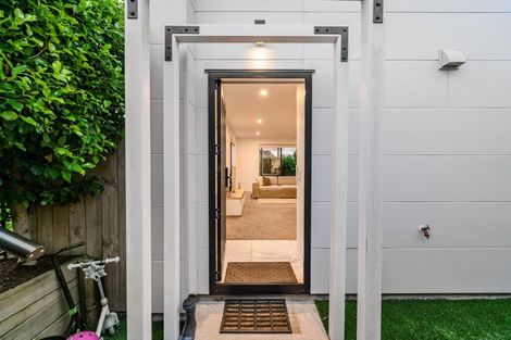 Photo of property in 52f Vodanovich Road, Te Atatu South, Auckland, 0610