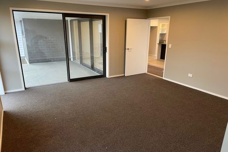 Photo of property in 2 Tahuna Minhinnick Drive, Glenbrook, 2681