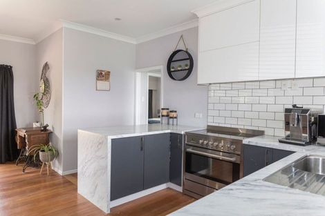 Photo of property in 16 Ruahine Street, Dannevirke, 4930