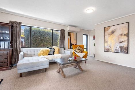 Photo of property in 1/4 Spring Grove, Henderson, Auckland, 0612