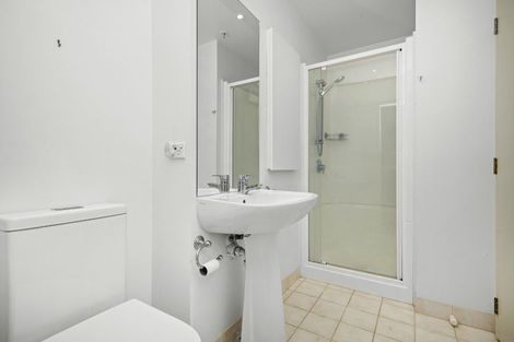 Photo of property in 4e/5 Kent Terrace, Mount Victoria, Wellington, 6011