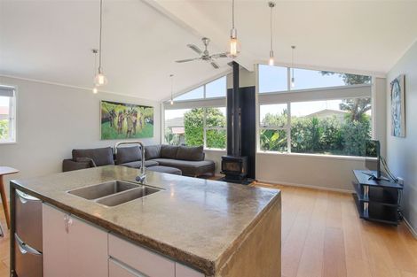 Photo of property in 11 Taihiki Road, Clarks Beach, 2122