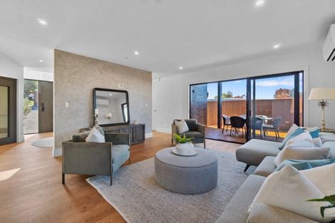 Photo of property in 2/21 Eastcliffe Road, Castor Bay, Auckland, 0620