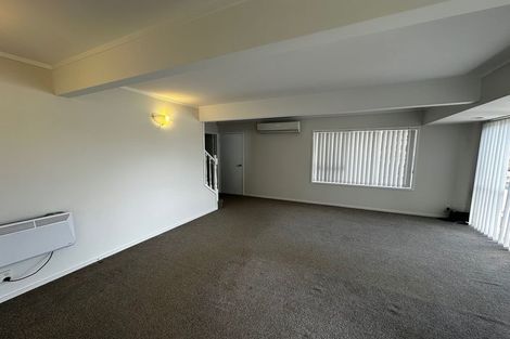 Photo of property in 2/88 Aviemore Drive, Highland Park, Auckland, 2010