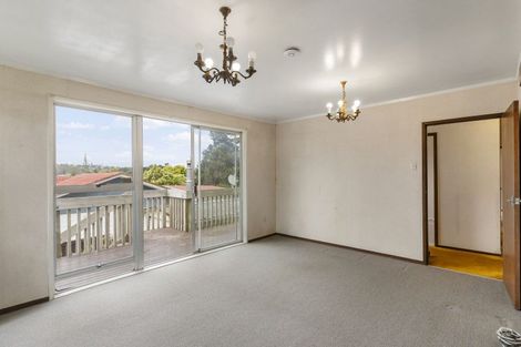 Photo of property in 51 Easton Park Parade, Glenfield, Auckland, 0629