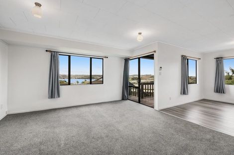 Photo of property in 1/25 Jumento Place, Unsworth Heights, Auckland, 0632