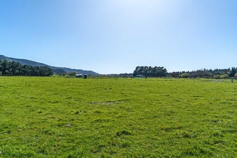 Photo of property in 360 Western Lake Road, Western Lake, Featherston, 5773