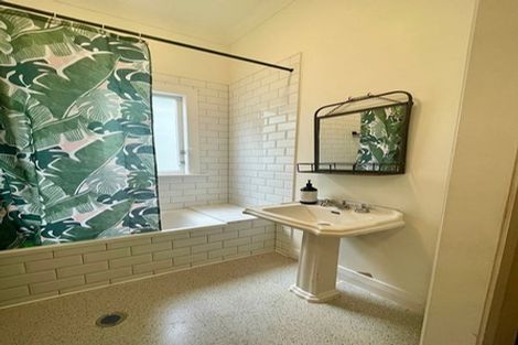 Photo of property in 16 Kenwyn Terrace, Newtown, Wellington, 6021