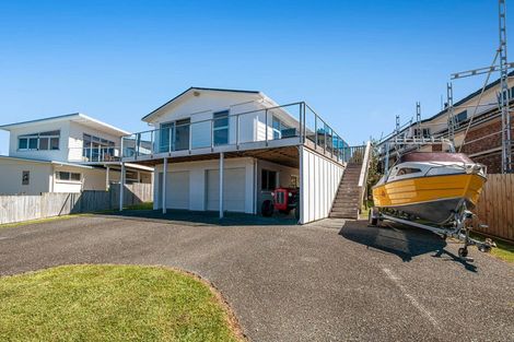 Photo of property in 4 Ngatira Place, Snells Beach, 0920