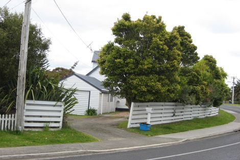 Photo of property in 1375 Whangaparaoa Road, Army Bay, Whangaparaoa, 0930