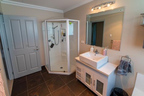 Photo of property in 339 Stoney Creek Road, Kelvin Grove, Palmerston North, 4470