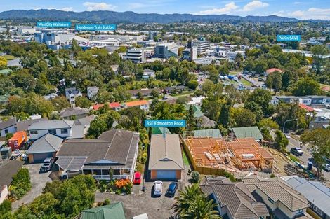 Photo of property in 35e Edmonton Road, Henderson, Auckland, 0612