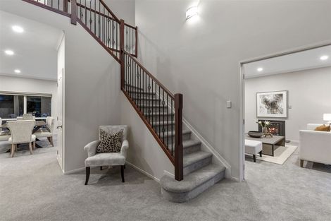 Photo of property in 12 Lakeridge Close, Northcross, Auckland, 0632