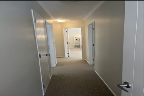 Photo of property in 7 Lowry Heights, Stokes Valley, Lower Hutt, 5019