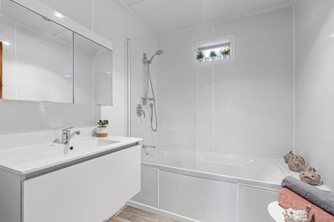 Photo of property in 102 Centennial Avenue, Waitara, 4320