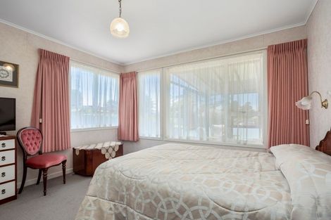 Photo of property in 15 Tiki Street, New Lynn, Auckland, 0600