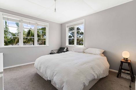 Photo of property in 21 Fraser Road, Narrow Neck, Auckland, 0624