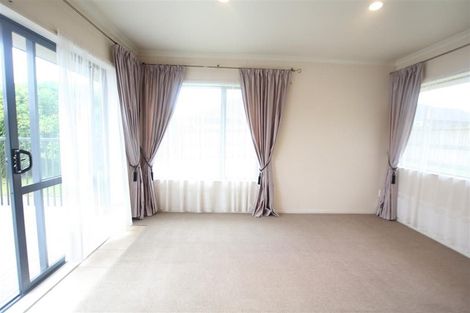 Photo of property in 61 Armoy Drive, East Tamaki, Auckland, 2016