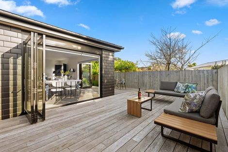 Photo of property in 27a Lillian Place, Orewa, 0931