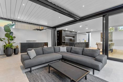 Photo of property in 17a Roland Road, Greenhithe, Auckland, 0632