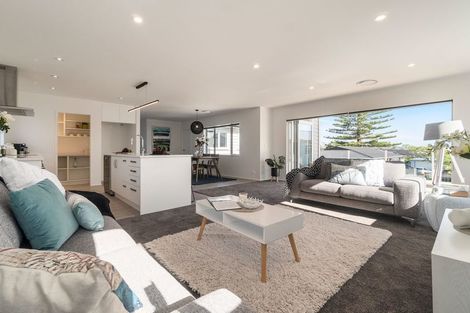 Photo of property in 31a Dawnhaven Drive, Te Atatu Peninsula, Auckland, 0610