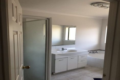 Photo of property in 4 Belleek Close, Weymouth, Auckland, 2103