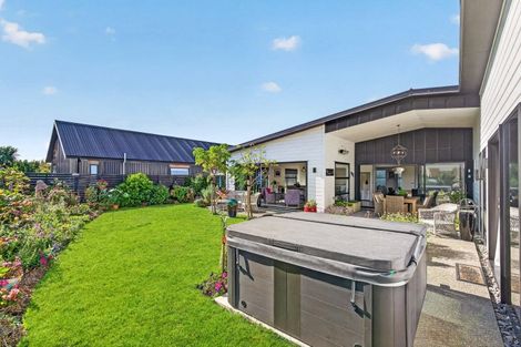 Photo of property in 5 James Kidd Place, Greytown, 5712