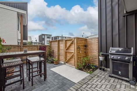 Photo of property in 3/15 Chivalry Road, Glenfield, Auckland, 0629