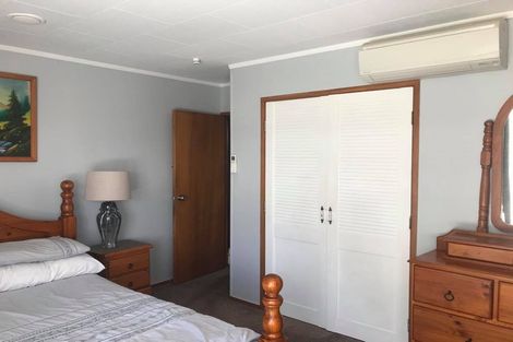 Photo of property in 16 Fitzherbert Avenue, West Harbour, Auckland, 0618