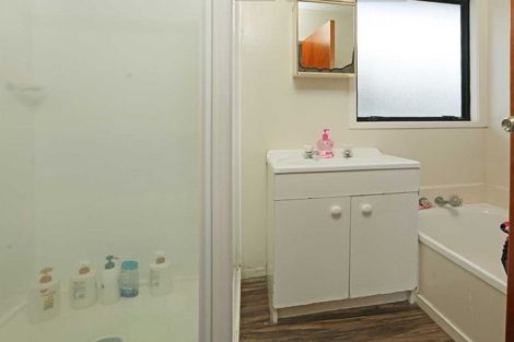 Photo of property in 4 Landsdale Place, Massey, Auckland, 0614