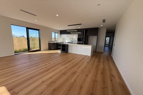 Photo of property in 5 Ritetai Street, Clarks Beach, 2122